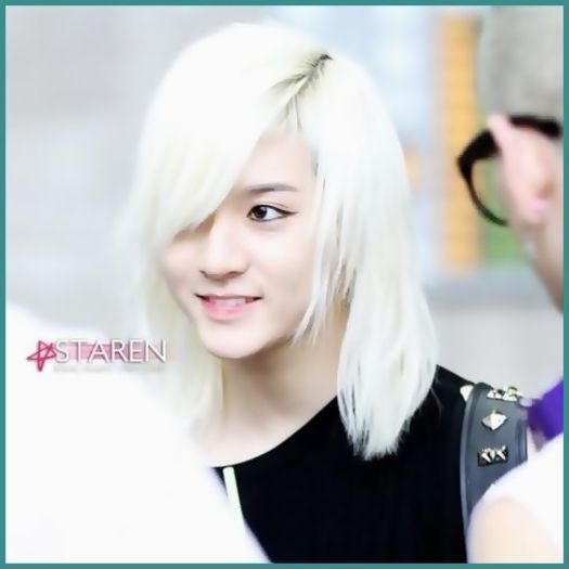 !> Daca stau sa ma gandesc..pe el nici nu o sa mai ai cum sa il vezi..doar pe mine 8->..