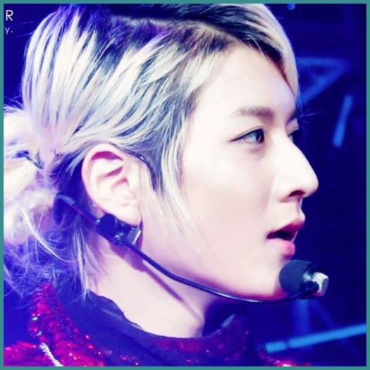 !> [ii suna telefonul] LINISTE..E Uee 8->..[raspunde]..mhm..8->. - X - x - BAR -x -X