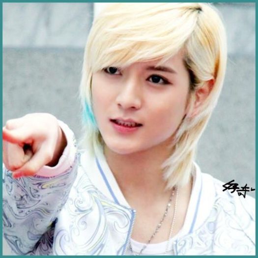 !> CLAR :-S..[fuge dupa Khuun;il opreste;ii da telefonul;pleaca cu el].