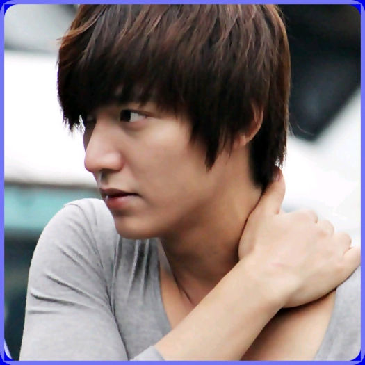 $. ..(intra).. Aaaa.. De ce mi`a spus Min Wo sa vin aici?..(se uita`n jur)..