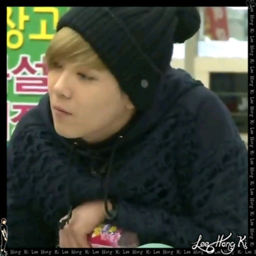 << ..Trebuia sa ma strigati.. :-w.. :)) ..Bine L.. Data viitoare.. 8-> ..:)) ..[mananca] .. - l - x - Episodul 47 - x - l
