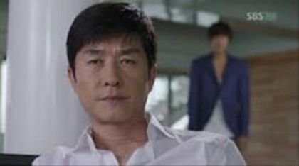 pa fata tati  ai sa vezi cat gresesti