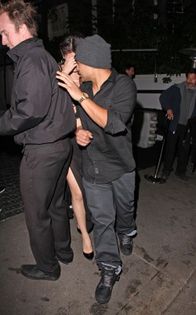 normal_HQ06 - Leaving Grammys After Party with friends - Febrero 10