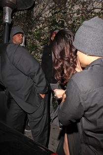normal_HQ017E0 - Leaving Grammys After Party with friends - Febrero 10
