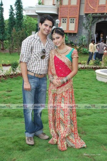 284882_264512936993902_458348718_n