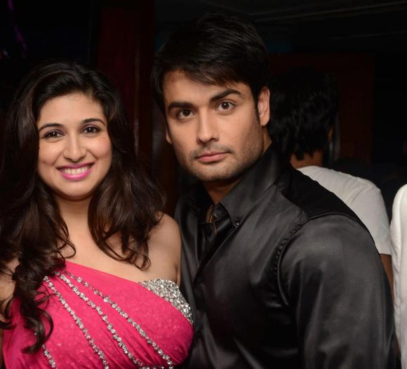 179173_184843668339321_960511636_n - Vivian Dsena