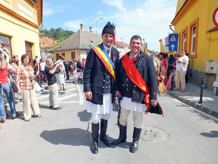 Doi feciori brasovecheni ! - BRASOV 12-05-2013 de Duminica Tomi