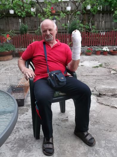 OMUL CU PAPUSA - FERMA HETREA CORNEL