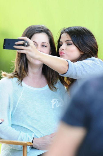 2 - Selena and her mother behind the scenes DOL ads---28 April 2013