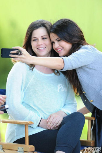 3 - Selena and her mother behind the scenes DOL ads---28 April 2013