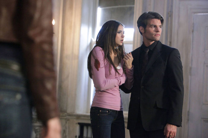 2x08 Rose (3)