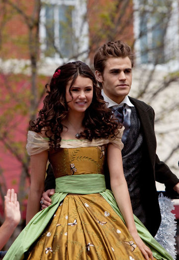 1x22 Founder's Day (2)