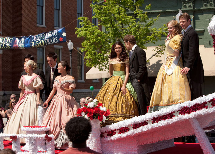1x22 Founder's Day (3)