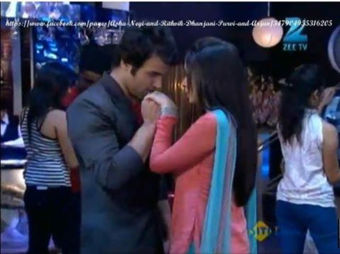 38 - Asha Negi 2