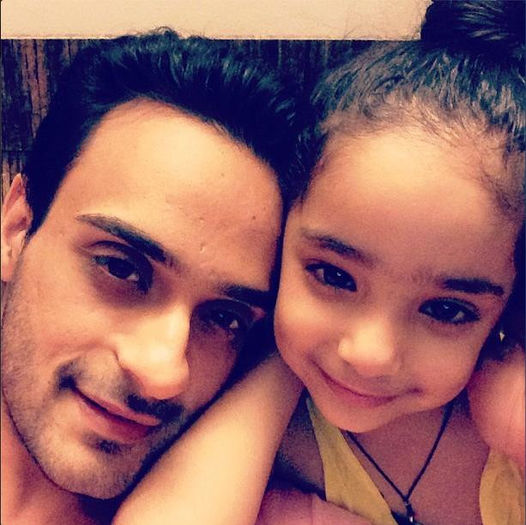 400733_441481229280027_1559885914_n