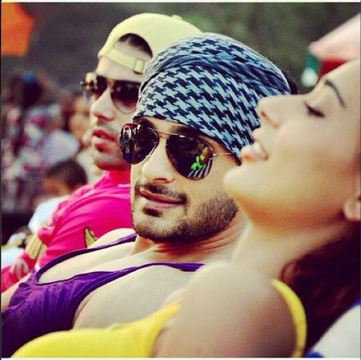 934746_440918629336287_545015771_n