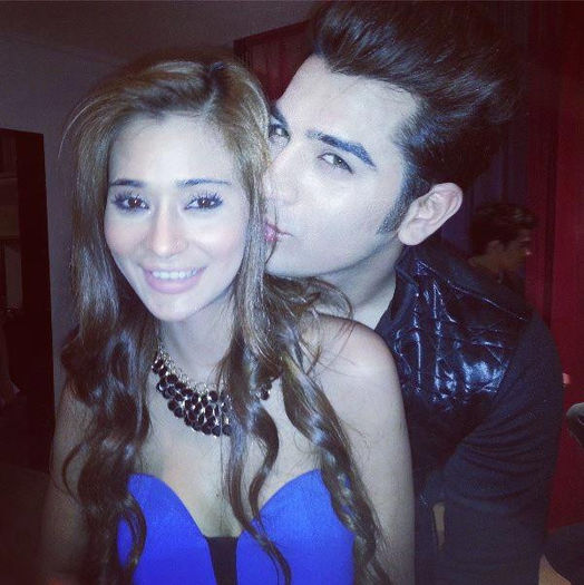598949_424812350946915_65396968_n - Sara Khan POZE NOI 2013