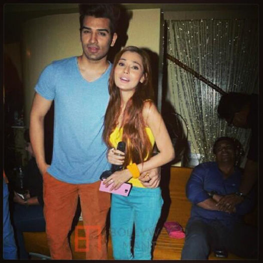 555175_415798395181644_335368118_n