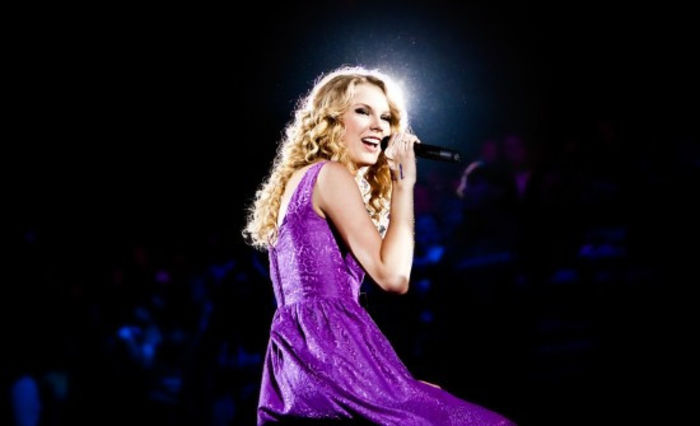 Taylor-Swift-wallpaper-24-550x335