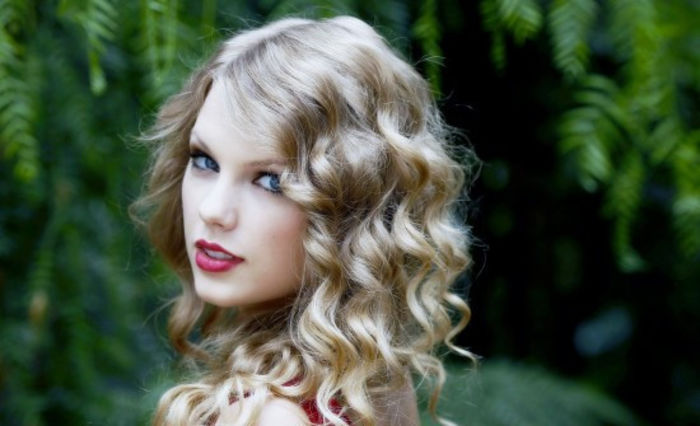 Taylor-Swift-wallpaper-13-550x335