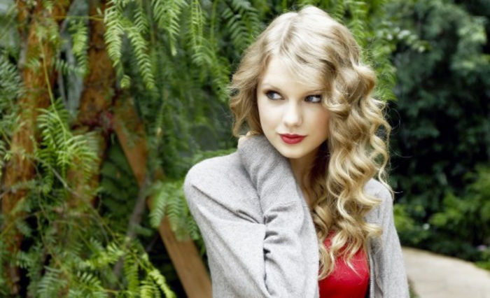 Taylor-Swift-wallpaper-14-550x335