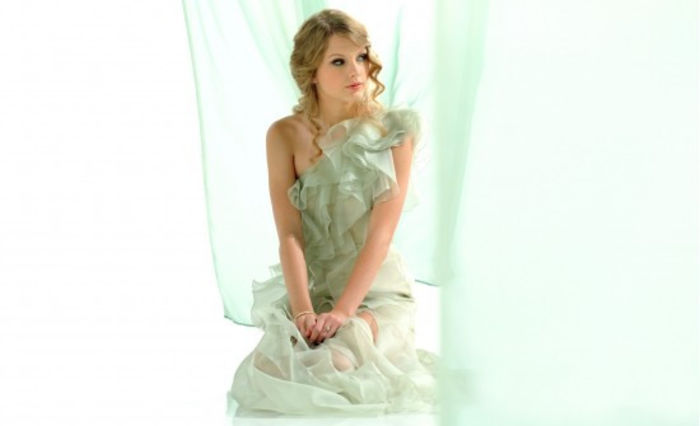 Taylor-Swift-wallpaper-29-550x335