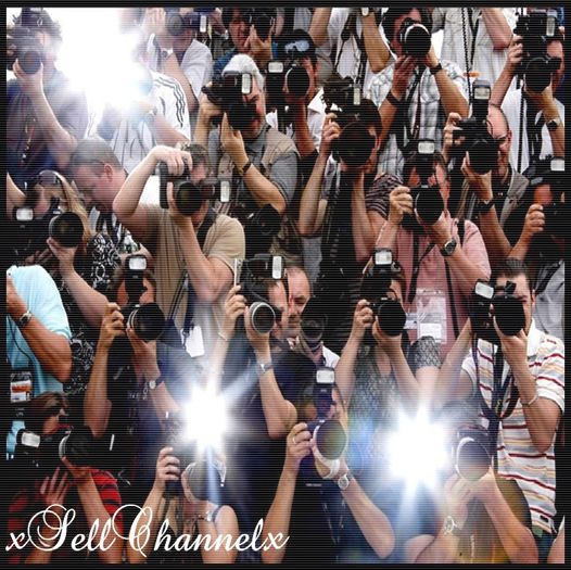 Paparazzi: Justin..Justin..Ea este noua ta iubita ?