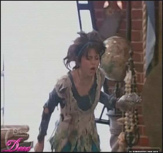 * intra in autobuz * Hiiiu :) Am scapat :) * i.p. *