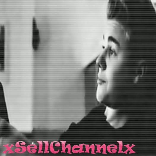 O______O Cine esti ? o.O Da`te dupa mine fumeie :@