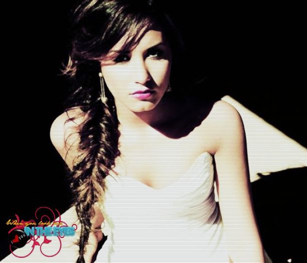 1. Nu vreau sa plec [-x . 2. Sunt Jess :) Am ajutat`o pe MARIE sa ajunga acasa :)