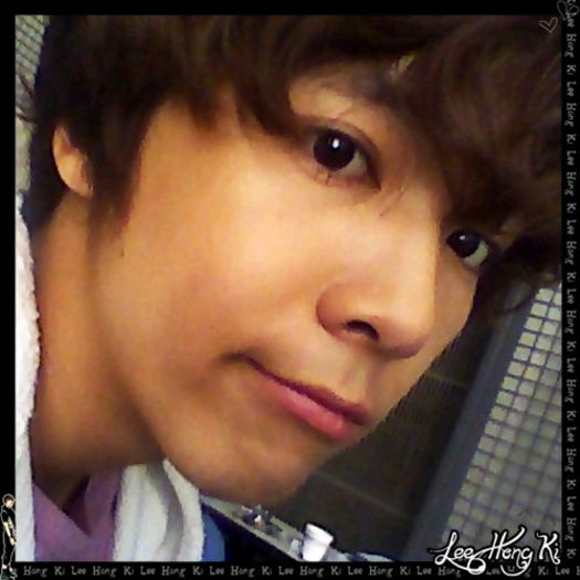 << ..Doar voi, hmm? ...[pleaca la bucatarie] ..Vreti ceva? :-?? ..