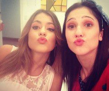 309966_567949976559402_406871380_n