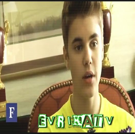 [ se aseaza usor la masa si se uita suspicios la Amy. =))))) - xl - ep 2 - lx