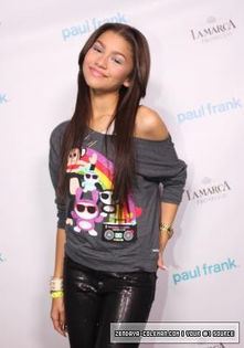 270687_237254543064359_368203874_n - poze cu zendaya