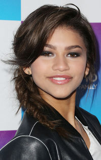 Zendaya+Coleman+16th+Annual+Friends+N+Family+rY3gLIaEJOUl