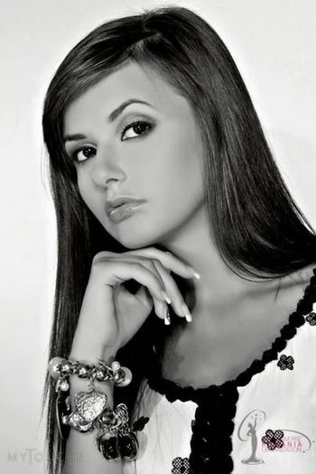 562486_102993736570869_1856127781_n - emanuela elena radu