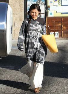 403037_225313344217116_1200209019_n - brenda song