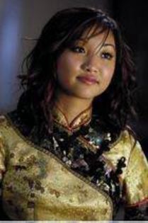 532364_270372433044540_1334818841_n - brenda song