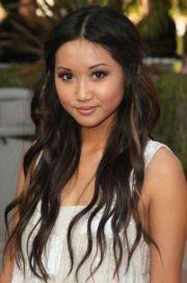 560885_270373199711130_905844484_n