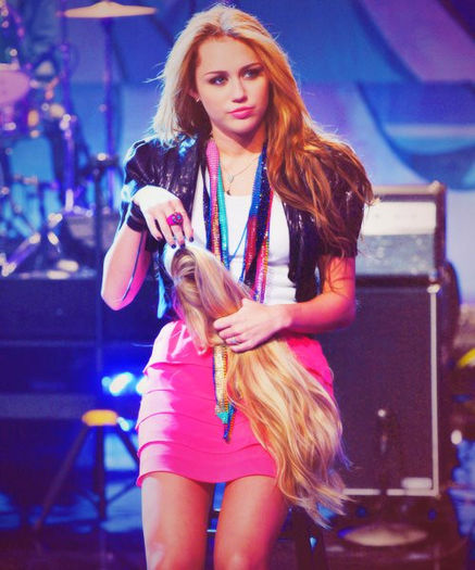 418360_10150944369021143_1431677486_n