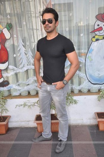 177461-abhinav-shukla-during-quotsurvivorquot-bash-in-tryst-mumbai - Abhinav Shukla