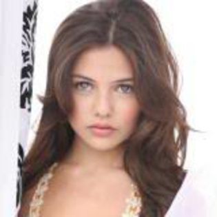 231171_208806945816503_7651137_n - poze cu danielle campbell