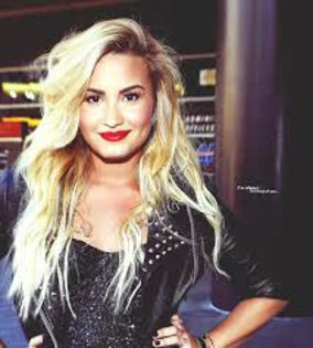 3346789 - poze cu demi lovato