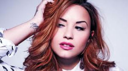 5645435 - poze cu demi lovato