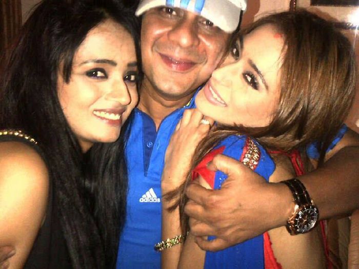 2 - sara khan24