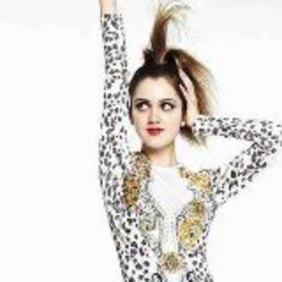 262555_527290877307416_2774383_n - poze cu laura marano