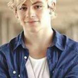 555169_479056645475667_159689554_n - poze cu ross lynch