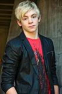 559490_106011236224322_2008766605_a - poze cu ross lynch