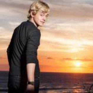 576729_634820279866439_416557000_n - poze cu ross lynch