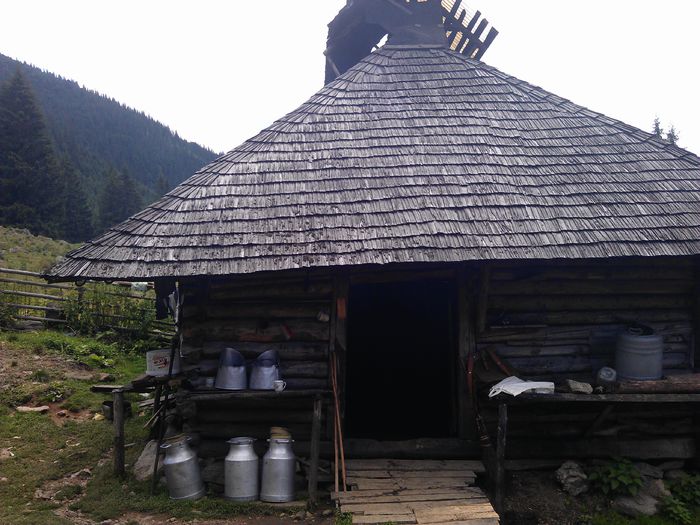 IMAG0444 - 2 Stana traditionala din Rucar-Valea Vladului